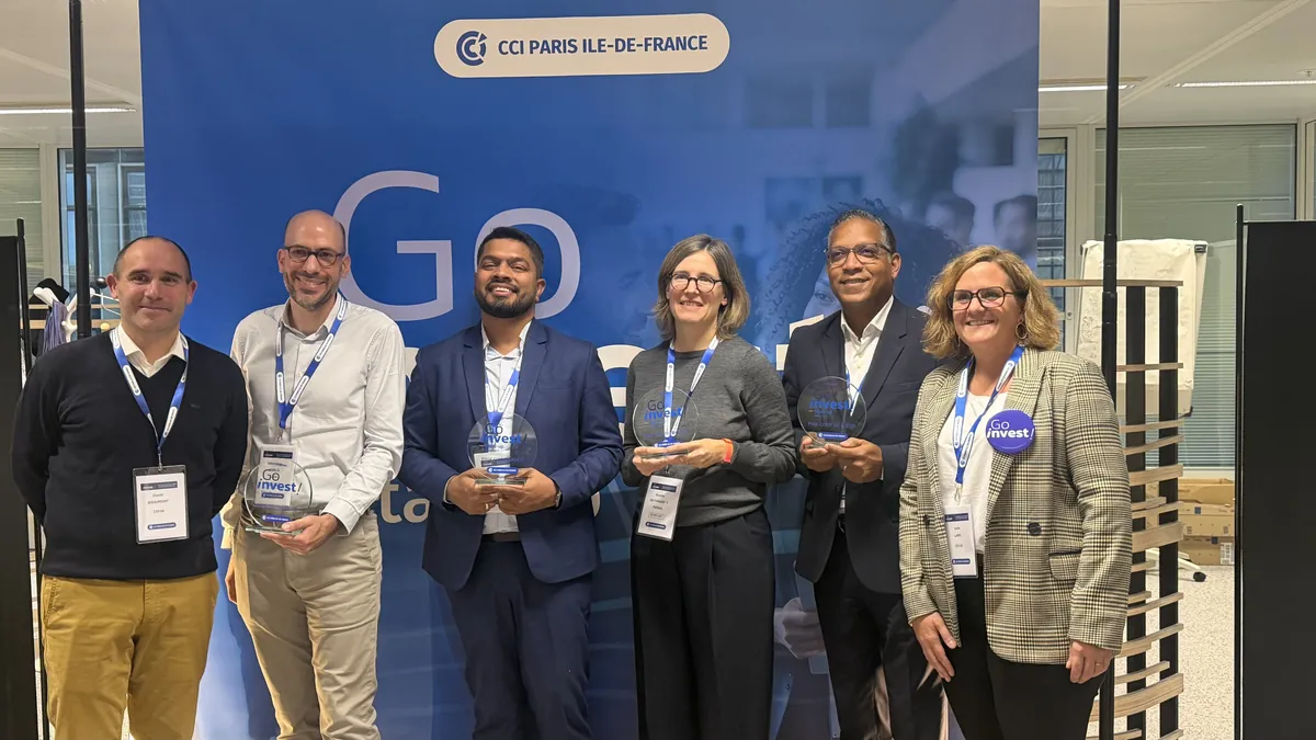 Les lauréats de Go Invest Start-up 2026 devant la bannière de la CCI Paris Île-de-France